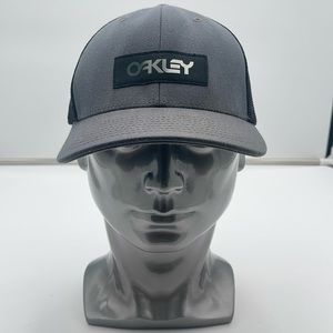 Oakley Flexfit Mesh back fitted hat L/XL